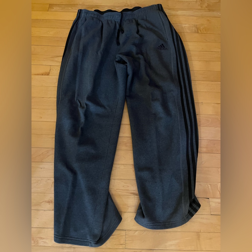 Dark gray Adida’s sweatpants.